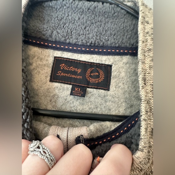 NWT Victory Sportswear Men’s Sweater - Picture 5 of 5